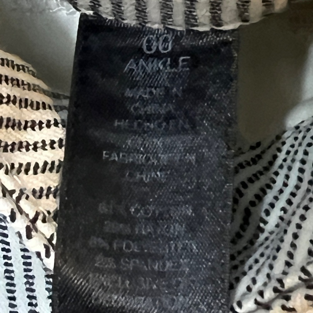 Chico's Ankle Cropped Jeans Girlfriend Sliming with Rolled Cuffs size 4 small - Picture 9 of 15